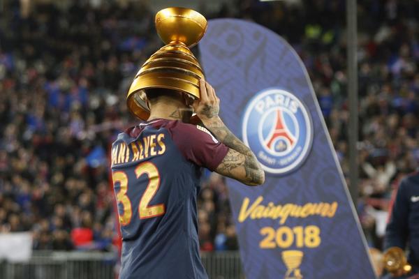 DANI ALVEŠ JE KRALJ FUDBALSKE PLANETE! (VIDEO)