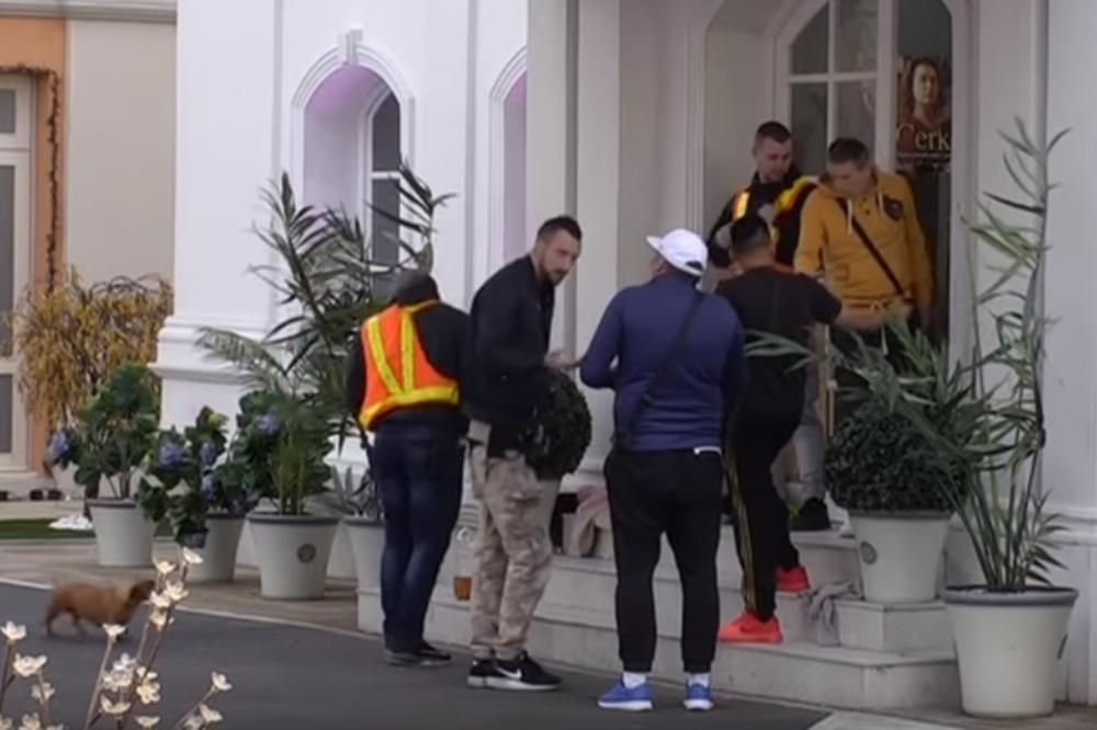 KAKAV SKANDAL! Uletelo OBEZBEĐENJE: Zaleteo se na njega brutalno, nisu mogli da ga drže (VIDEO)