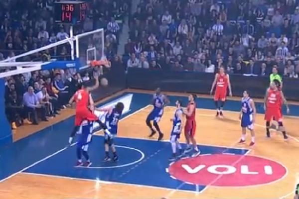 Odneo je kući i obruč i tablu i konstrukciju i sve... Da li je ovo najmoćnije zakucavanje u ABA ligi ove sezone? (VIDEO)