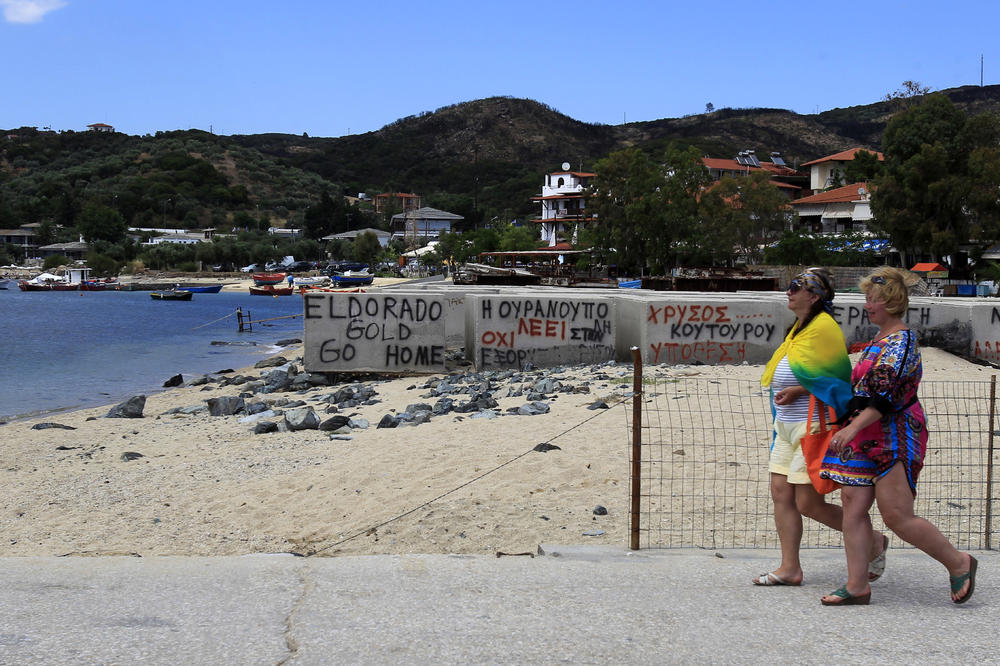 DRAMA NA OMILJENOM LETOVALIŠTU SRBA: Makedonci slavili ROĐENDAN pa skočili u more, ODNELA IH STRUJA!