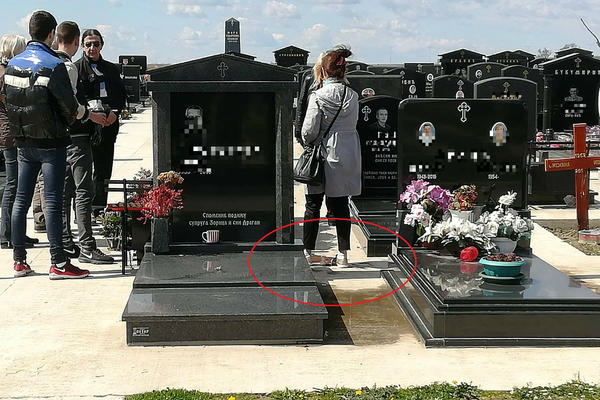 JEZIVI ZNAK NA JELENINOJ GODIŠNJICI! Tokom molitve se desio incident zbog kog su SVI ZANEMELI! (FOTO)