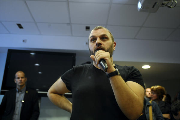 NISAM GA VOLEO! ALI SVE JE OPROŠTENO! Poznati gej aktivista objavio potresnu poruku nakon što mu se otac ubio