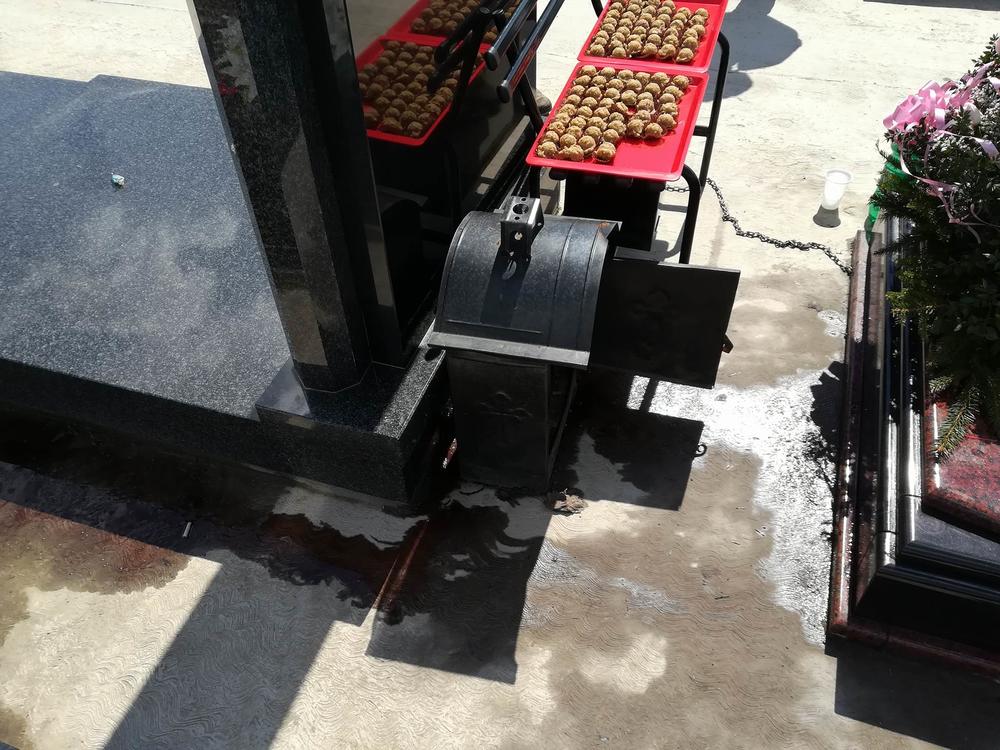 Prousto vino nakon što je pukla flaša 