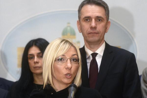 I NE, TO NIJE NOŽ U LEĐA RADULOVIĆU! Tatjana Macura se kandidovala za predsednicu DJB