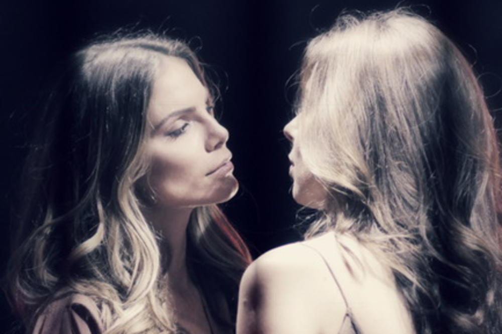 NINA SENIČAR I MARIJA VICKOVIĆ PONOVO ZAVODE: Repriza predstave Pogledi u četvrtak