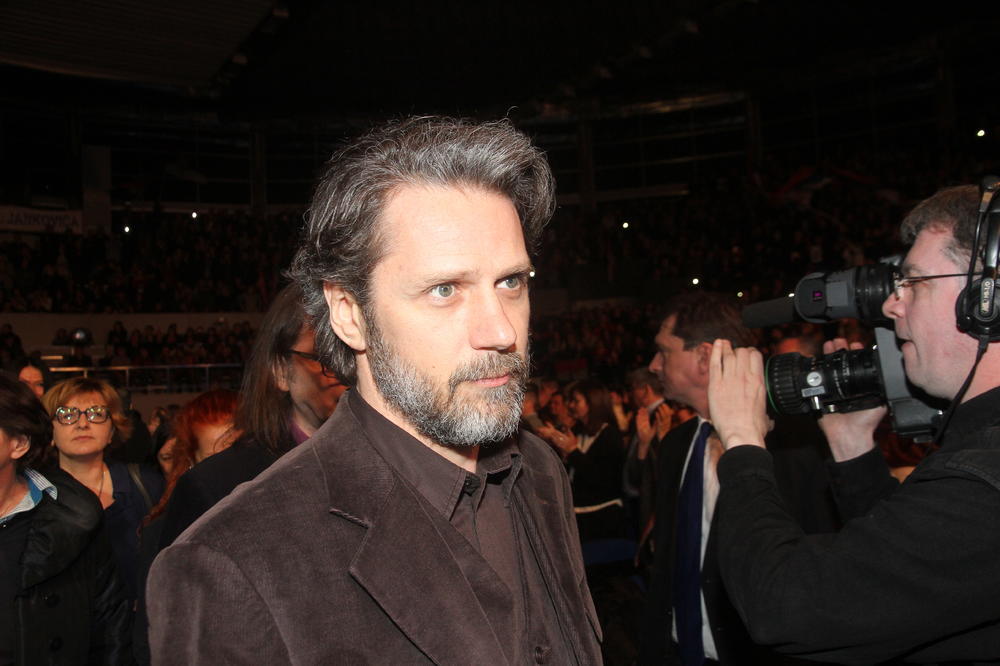 NIŠTA NIJE TAKO BAJNO KAO ŠTO IZGLEDA: Dragan Mićanović otkrio šta se dešava na snimanju Nemanjića i da razmišlja da ode iz Beograda! (VIDEO)