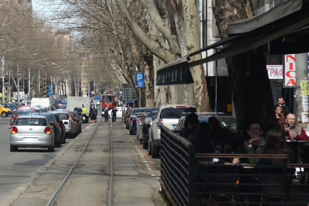 Nepropisno parkirani automobili