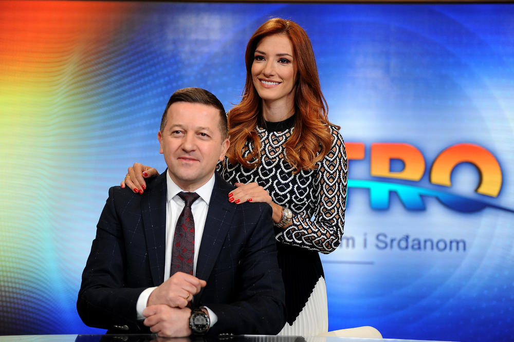 SRĐANU USRED JUTARNJEG PROGRAMA PUKLE PANTALONE: Jovana sve zabeležila kamerom, a njegova REAKCIJA je urnebesna (FOTO)
