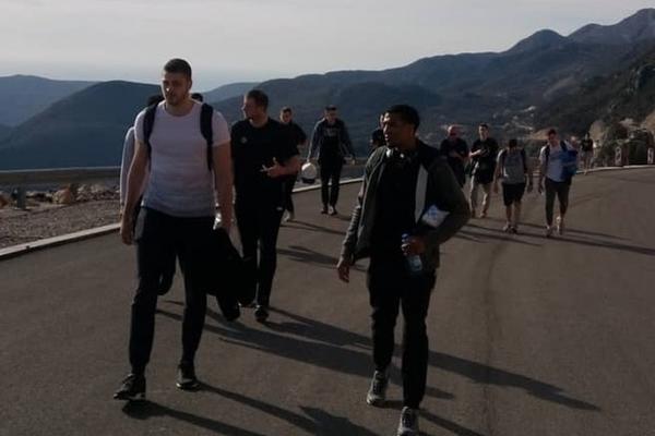 ZA RUBRIKU VEROVALI ILI NE! Košarkaši Partizana morali da idu peške na utakmicu sa Lovćenom! (FOTO)