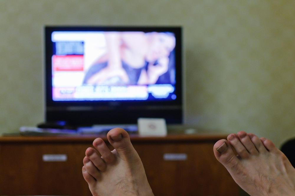 Ako ste NA OVOM SAJTU u nedelju gledali filmove za odrasle TO ZNAJU SVI VAŠI PRIJATELJI NA FEJSBUKU!