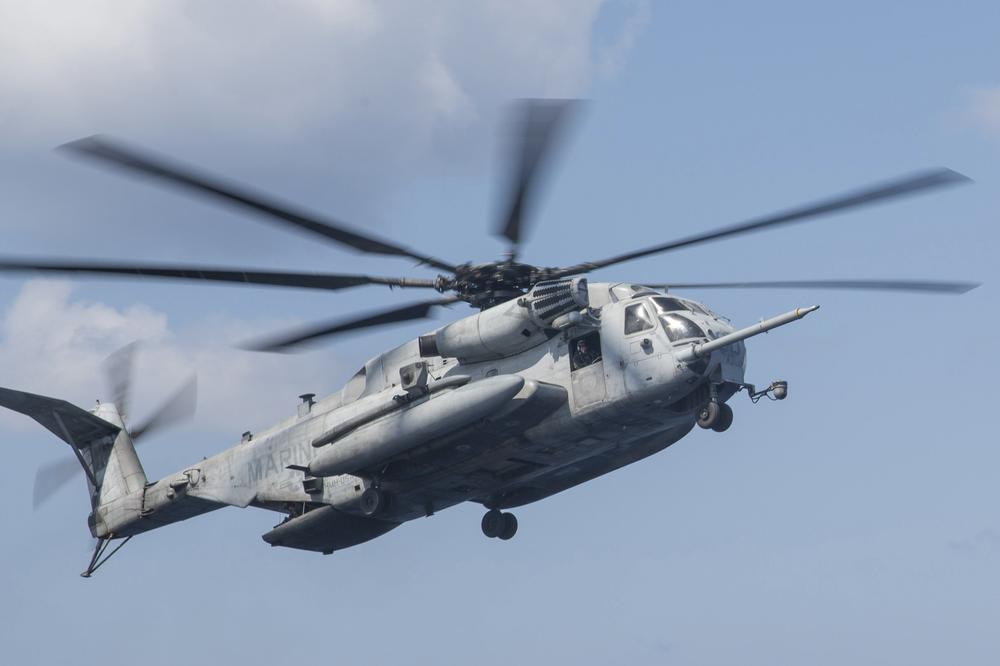 UŽAS U HRVATSKOJ: Helikopteru u letu ispadali delovi, jedva sleteo na ostrvo!