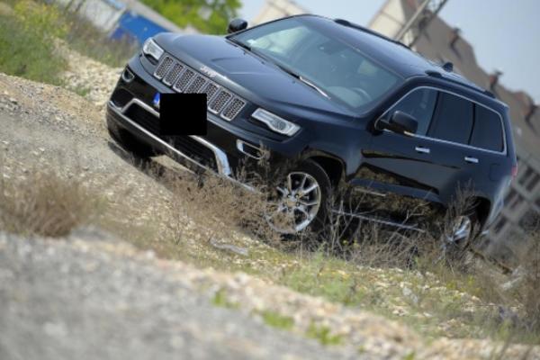 CRNI DŽIP PLAŠI SRBE! Meštani noćima ne spavaju dok automobil bez tablica kruži noću!