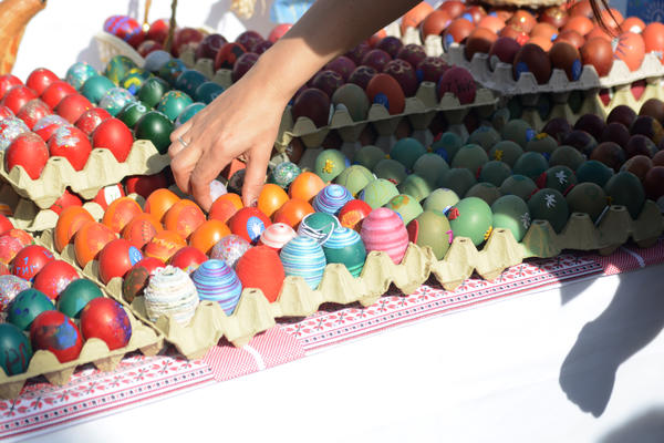 NEKOLIKO ZANIMLJIVIH STVARI O USKRSU KOJE NISTE ZNALI: Farbanje jaja u CRVENO, poreklo Uskršnjeg ZECA...