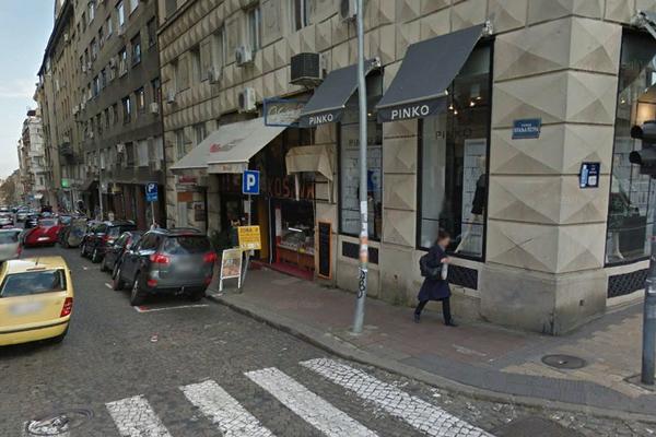 UŽAS, IZBODEN RUS ISPRED HOSTELA U CENTRU BGD: Lekari mu se bore za život, ima povrede po grudima i vratu!