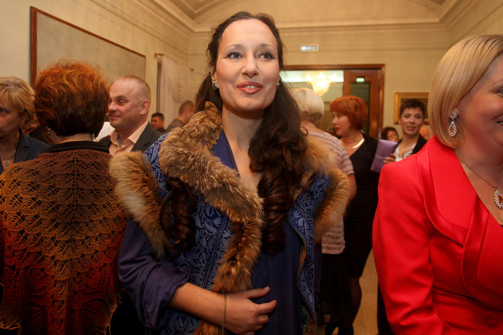 ZBOG NJE JE NAPUSTIO MONAŠKI ŽIVOT, A ONDA SE DESIO OBRT: Naša glumica je 3 GODINE krila BITNU STVAR!