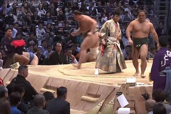 REVOLUCIJA! Japanci hoće da dozvole ženama da se bave sumo rvanjem!