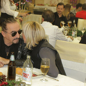 JEDVA JE BILA PUNOLETNA KAD SU SE SMUVALI! Željko u 52. zbario klinku od 18 godina - komšije još bruje o Ružici i..