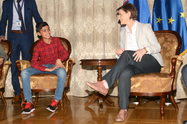 VOLI FUDBAL, NAVIJA ZA ZVEZDU, MUČI GA MATEMATIKA: Ovo je dečak Fahrad (12) kome je danas uručen SRPSKI PASOŠ (VIDEO)