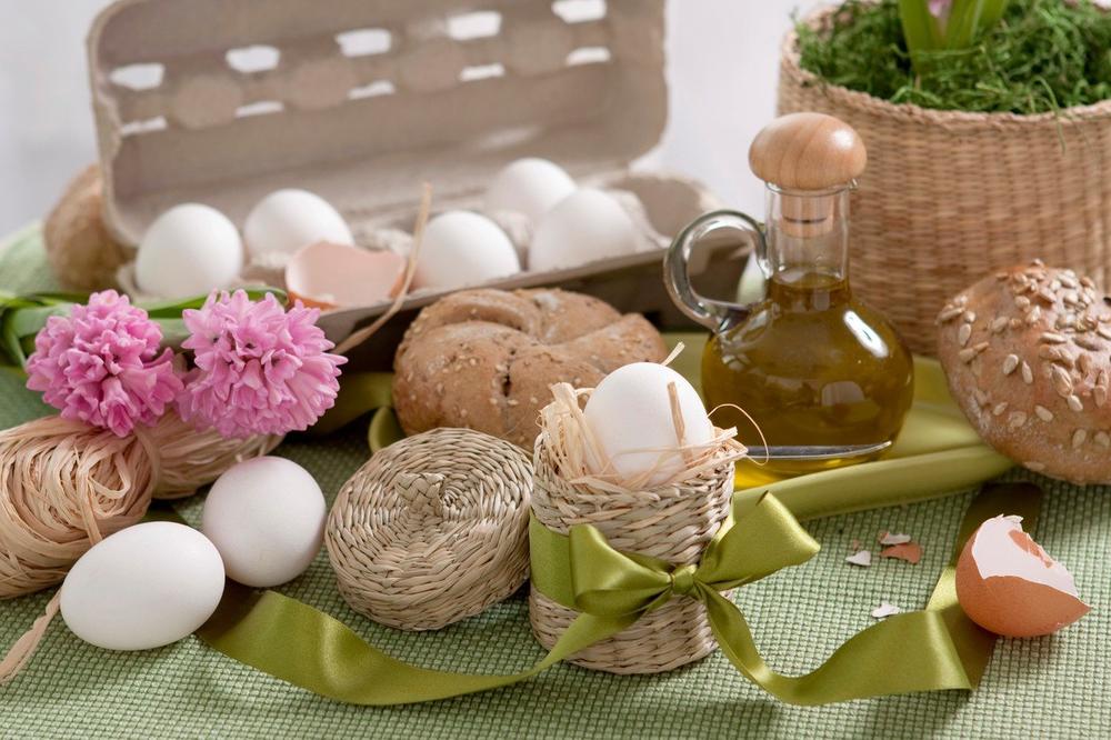 USKRŠNJA ČAROLIJA: Ukrasite dom i prazničnu trpezu NA NEVEROVATNIH 20 NAČINA! (FOTO) (VIDEO)