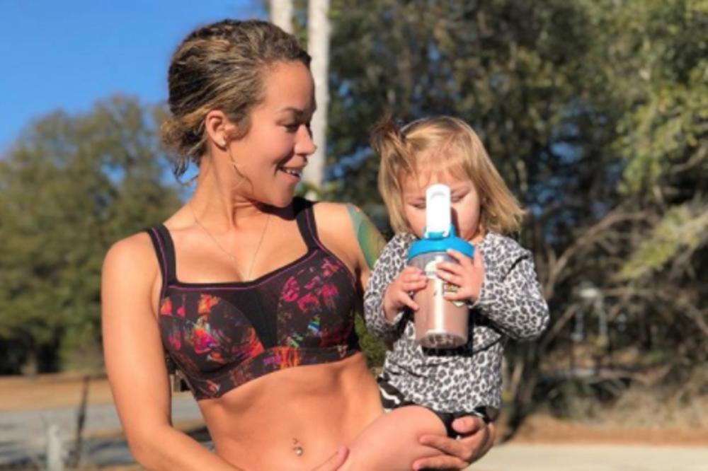 SVI SU JE PROZIVALI DA JE LOŠA MAJKA: Onda im je ona uzvratila BRUTALNIM FOTOGRAFIJAMA (FOTO)