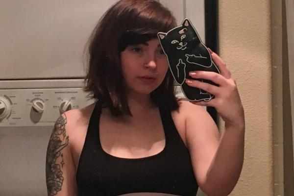 Dečku je poslala fotografiju u donjem vešu, a zbog njegovog odgovora su joj svi rekli da ga ODMAH OSTAVI!