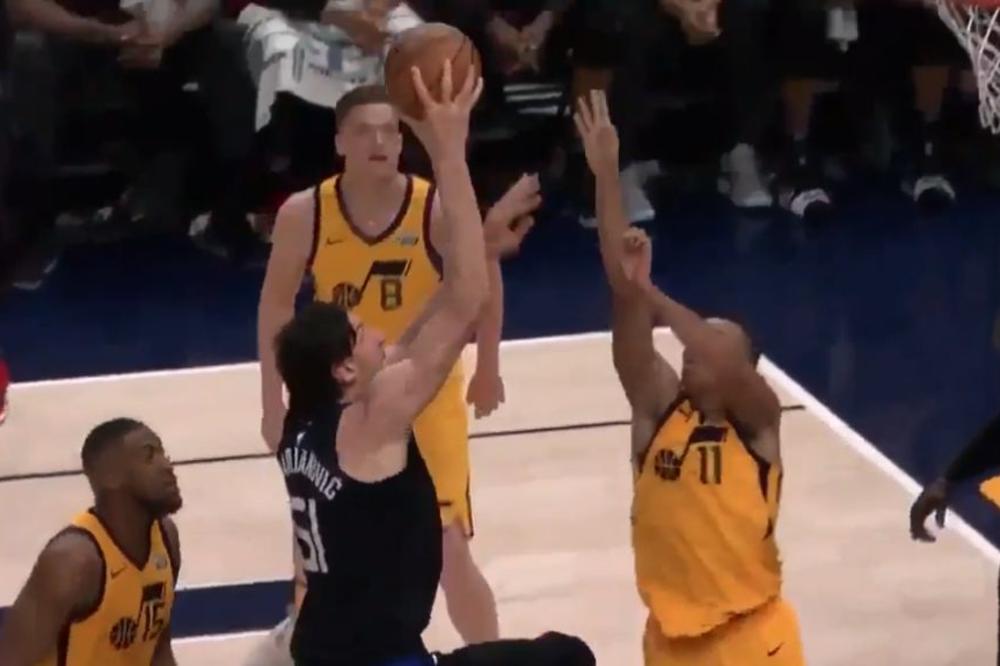 BOBI, UPRAVO SI IZBLAMIRAN! Niži je od Marjanovića 24 centimetra, a zalepio ga je kao predizborni plakat! (VIDEO)