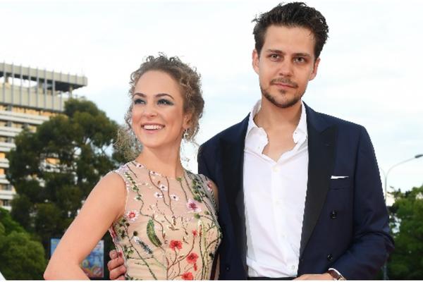 DA LI SE ONI ŠALE SA NAMA?! Nakon zajedničkog SAOPŠTENJA O RASKIDU, oglasila se Bikovićeva devojka i sve ostavila U ČUDU (FOTO)