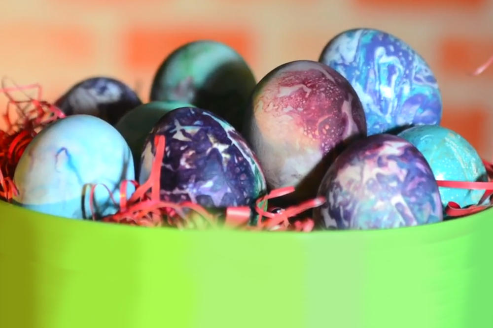 NA OVAKAV NAČIN NIKO DO SADA NIJE FARBAO JAJA: Tajna za INTEZIVNU BOJU leži u JEDNOM ČAJU, ODUŠEVIĆETE SE