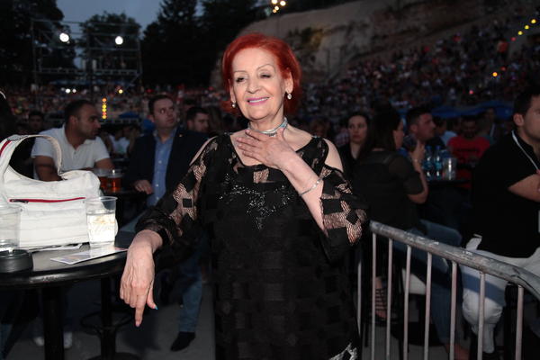 LEPA LUKIĆ ŠOKIRALA SRBIJU: U jutarnjem programu se prisetila gubljenja nevinosti i DO DETALJA opisala kakav je osećaj bio (VIDEO)