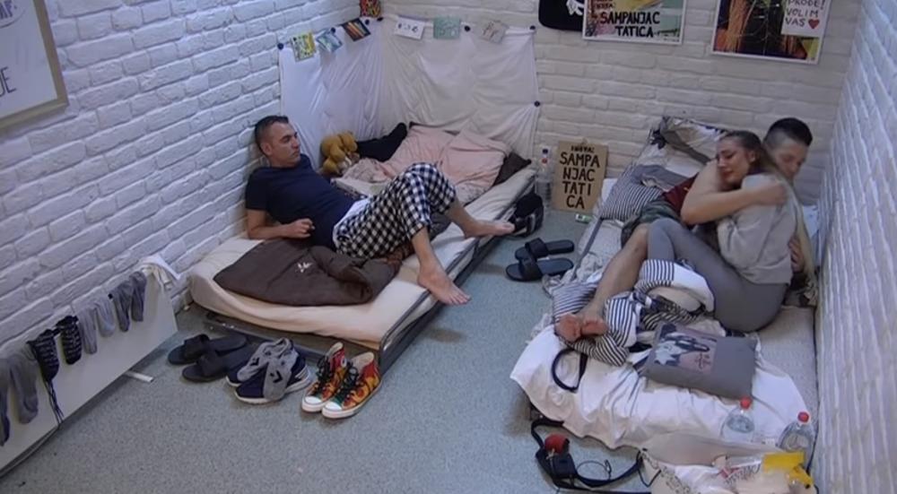 Luna je neutešno plakala prisećajući se bivšeg prijateljstva  