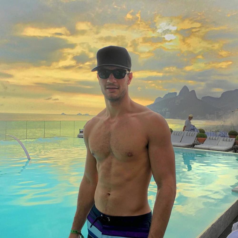 On svakodnevno objavljuje seksi fotografije 