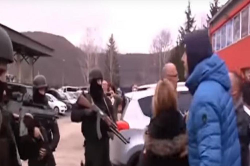 Sećate se Srbina u plavoj jakni koji je zakucao albanskog specijalca? EVO GDE JE SAD! (VIDEO)