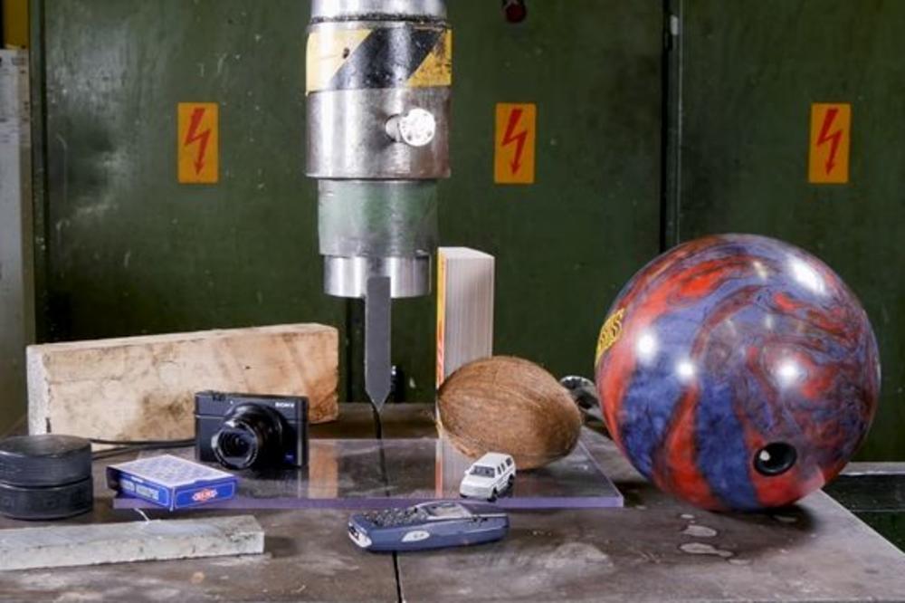 STAVIO JE LEGENDARNU Nokiju 3310 ISPOD PRESE OD 150 TONA! Šta mislite, da li je telefon preživeo? (VIDEO)