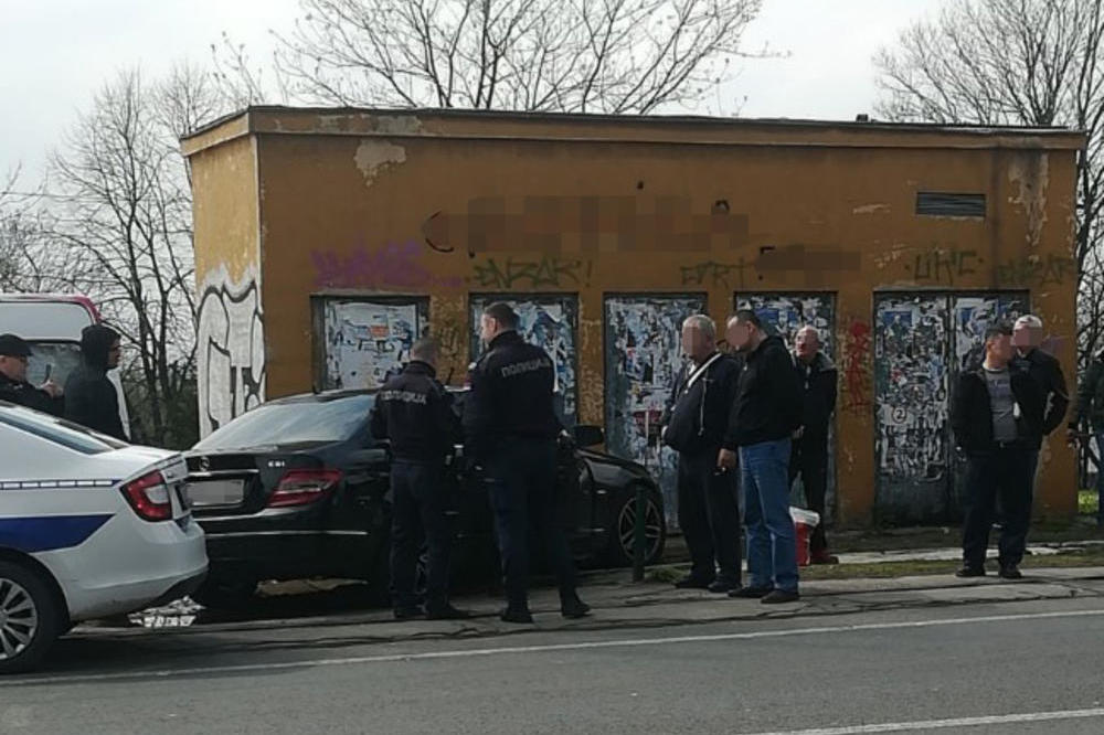 BAHATO I ZA PRAZNIK, HAOS NA BULEVARU KOD CVETKA: Mladić parkirao mečku i zaustavio 15 tramvaja dok je sa devojkom pazario na pijaci! (FOTO)