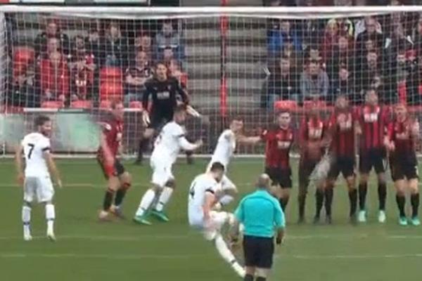 SRPSKA KIFLA NA OSTRVU: Milivojević maestralno zakucao golčinu iz slobodnjaka! (VIDEO)