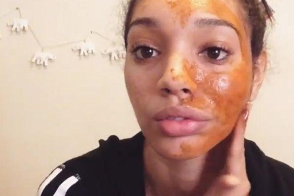 OČISTILA JE LICE ZA PAR MINUTA: Podelila dugo čuvanu tajnu s celim svetom, a svi ovo možemo da uradimo! (VIDEO)