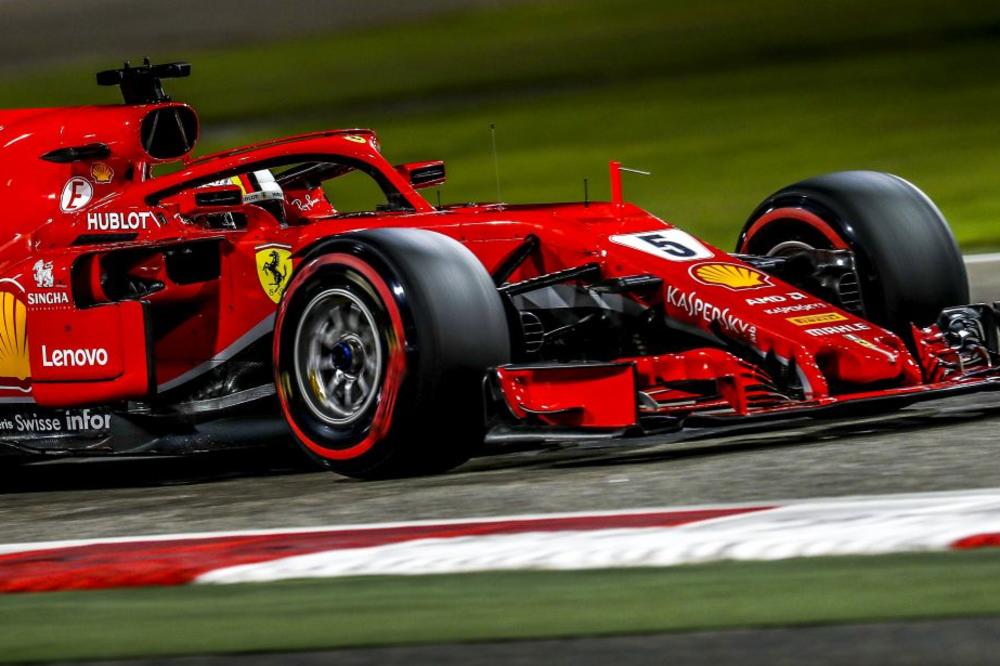 CRVENA DOMINACIJA: Fetel na pol poziciji pred trku u Bahreinu, Hamilton četvrti, ali startuje sa devetog zbog menjača! (VIDEO)