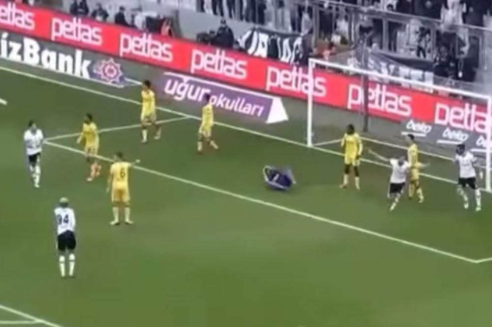 SRBIN UČESTVOVAO U DEMOLIRANJU! Najneobičniji gol Duška Tošića u karijeri! (VIDEO)