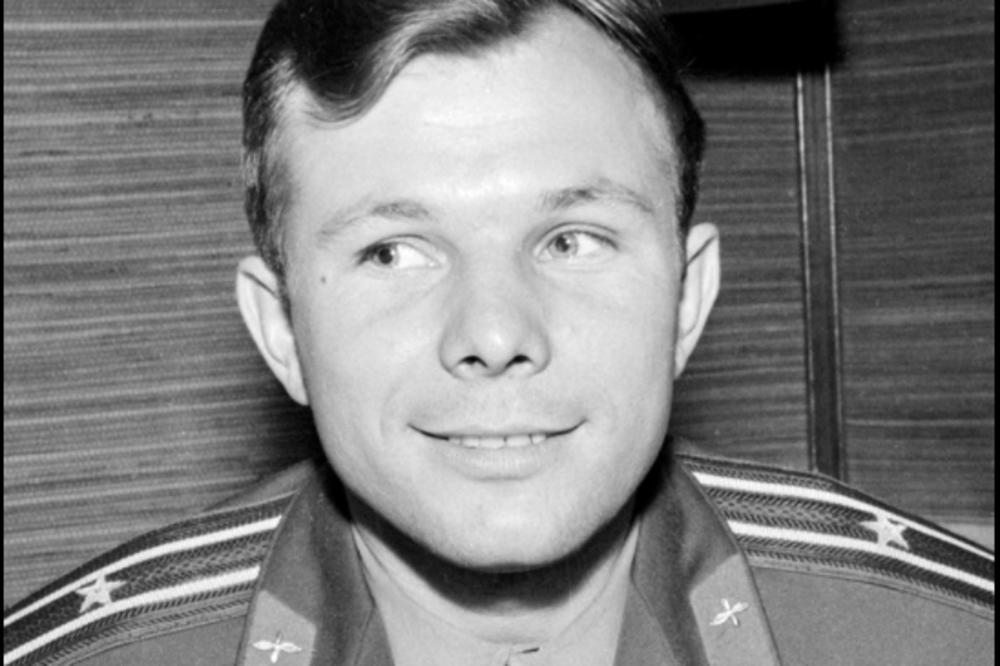 NE ZNA SE DA LI JE TUŽNO ILI SMEŠNO: Spomenik JURIJU GAGARINU na Novom Beogradu izazvao burne reakcije javnosti (FOTO)