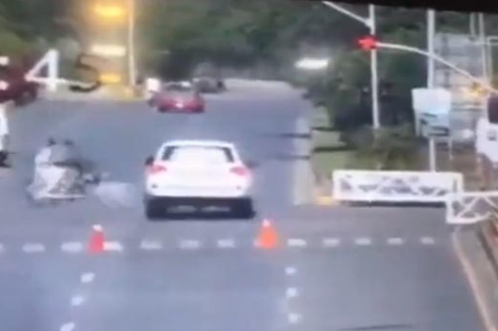 AMERIČKI DIPLOMATA PROŠAO KROZ CRVENO I ZGAZIO MLADIĆE: Jedan mrtav, jedan u bolnici! (VIDEO)