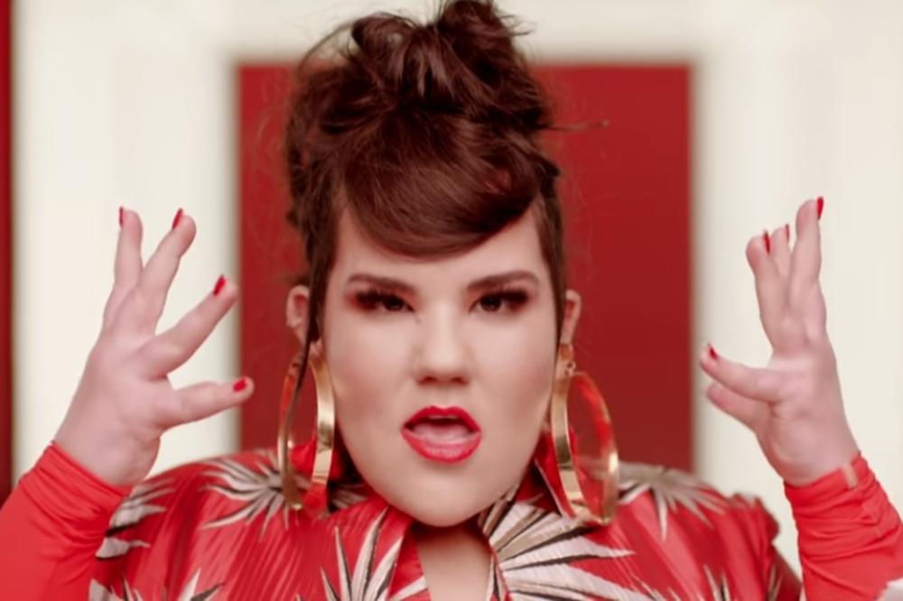 ONA KOKODAČE, I POBEDIĆE NA EVROVIZIJI! Ova pesma je favorit kladionica, a šokiraće vas njen prevod! (VIDEO)