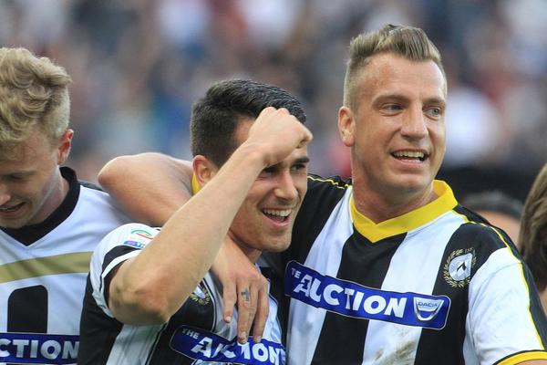 11 igrača istog tima na terenu u 11 različitih dresova: Ali su fudbaleri Udinezea imali veliki razlog da to urade! (FOTO)