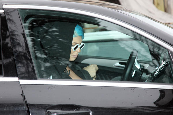 KARLEUŠA SASLUŠANA U POLICIJI! Pevačica sama došla, dala izjavu povodom PRIJAVE ZBOG VAKCINA!