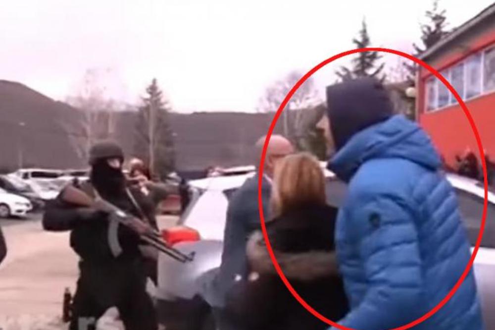 GOLORUK KRENUO NA NATO VOJNIKE SA AUTOMATIMA! Svi pričaju o Srbinu u plavoj jakni, ali on nije prvi koji se suprostavio sili (VIDEO)