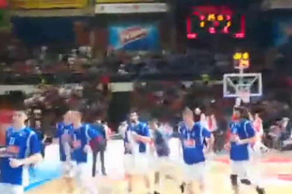 ŽESTOKO OD TRENUTKA KAD SU ZAKORAČILI NA PARKET: Navijači Zvezde su ovim uvredama dočekali igrače Budućnosti! (VIDEO)