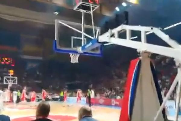 POBESNELE DELIJE URLALE NA SUDIJE! Pogrdna pesma na račun arbitara probila zvučni zid u Pioniru! (FOTO) (VIDEO)