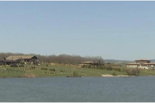 SELO SA 400 MEŠTANA POSTAJE UTOČIŠTE SLAVNIH: Najpoznatija srpska porodica dolazi u Pavlovce