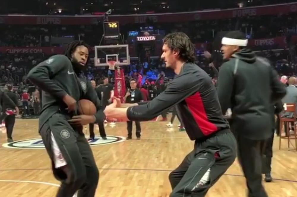 Bobi zakuvao ručak, ali nije to dobro dok Tobi i DeAndre ne dodaju zapršku! (VIDEO)