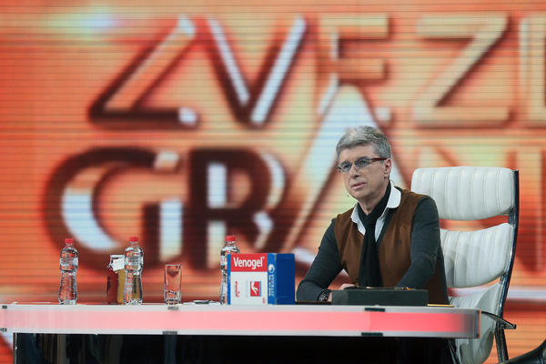 AKO MU TO NE POMOGNE, NEĆE NIŠTA! Saša Popović šalje Darku Laziću emisiju sa Viki i Snežanom Đurišić da mu POMOGNE