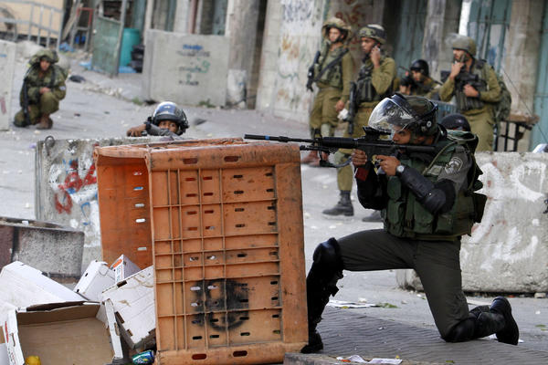 SNAJPEROM POGODIO NENAORUŽANOG PALESTINCA, PA SLAVIO: Ovaj snimak je najveća SRAMOTA za Izrael! (VIDEO)